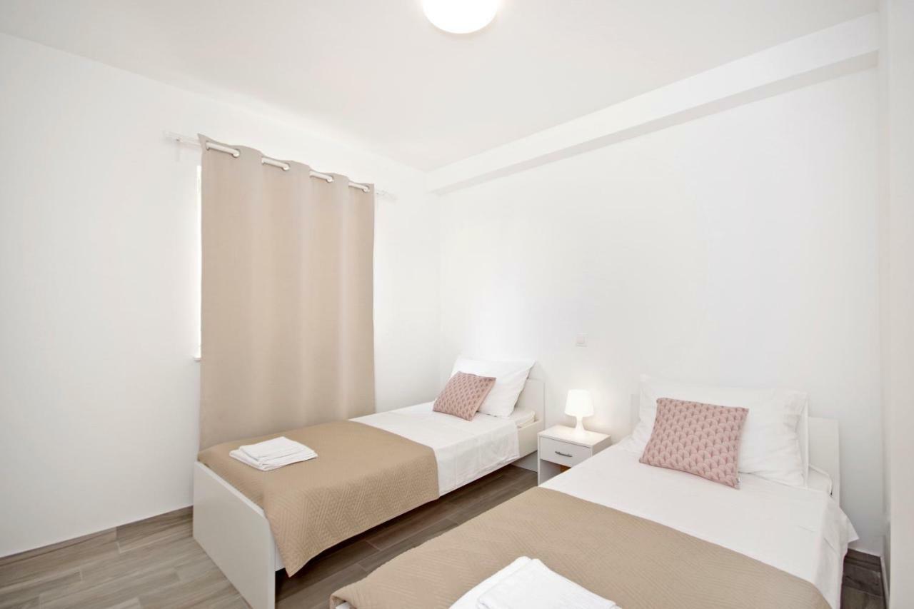 Apartments Frado Novalja Extérieur photo